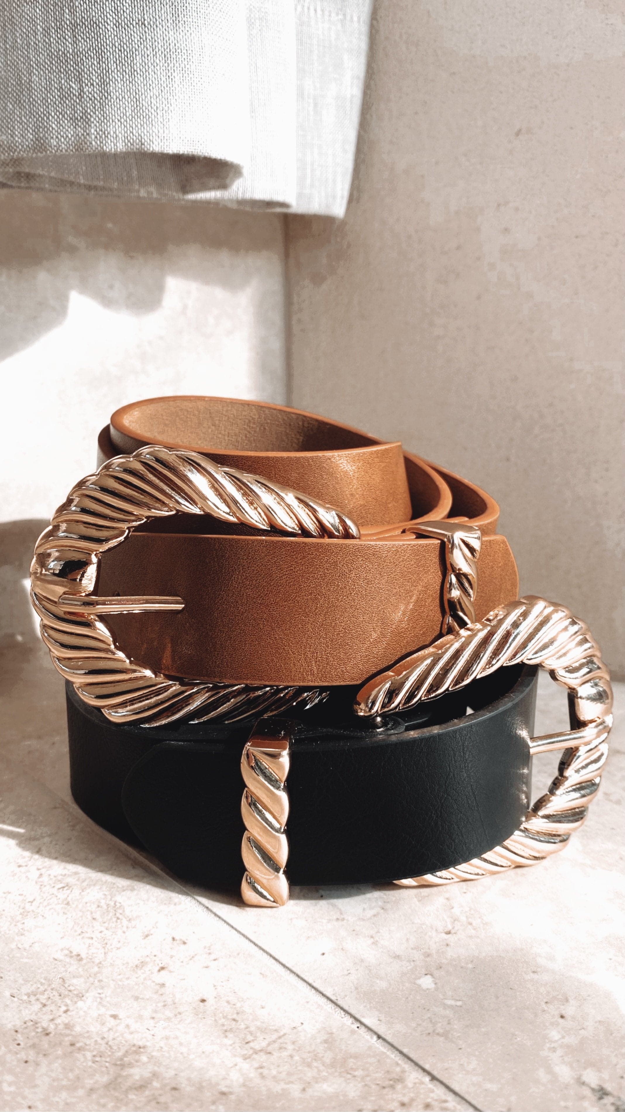 Amelie Twist Buckle Belt - Black/Gold